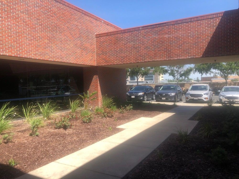Prime 13,765 SF Commercial Office Building: 530 Kings County Dr, Hanford, CA 93230